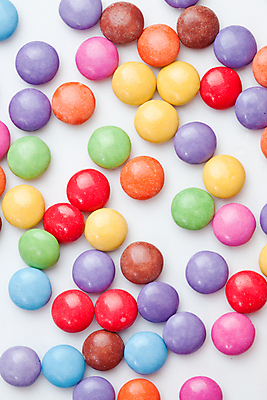 포토 JPG 해외이미지 사람없음 컬러풀 과자 초콜릿 원형 달콤 흰배경 흙더미 멀티 해외202004 해외포토 도형 컬러 백그라운드 디저트 흙 흰색 맛 파일형식 더미