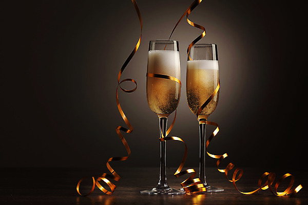 포토 JPG 해외이미지 디자인 기념일 행복 리본 음료 백그라운드 크리스마스 겨울 검은배경 새로움 기념 선물 사랑 사람없음 빛 상자 파티 축제 낭만 축하 알코올 샴페인 샴페인잔 해외202004 해외포토 계절 감정 컨셉 술잔 주류 이벤트 검은색 파일형식