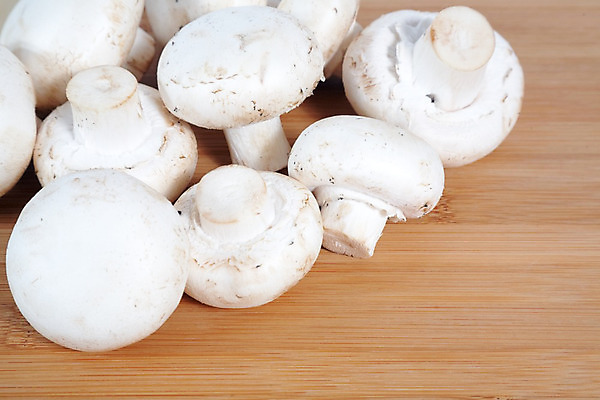 포토 JPG 해외이미지 음식 백그라운드 잎 다이어트 채소 재료 부분 탁자 건강 요리 사람없음 목재 갈색 쌓기 우주 주방 식사 버섯 이탈리아 수확 흰색 기구 공구 신선 널 자르기 먹기 준비 유기농 날것 심플 슛 흙더미 내추럴 곰팡이 생식 숙성 식용 채식주의자 해외202004 해외포토 나무 식물 웰빙 유럽 컬러 가구 농업 모션 흙 도구 채식 파일형식 더미