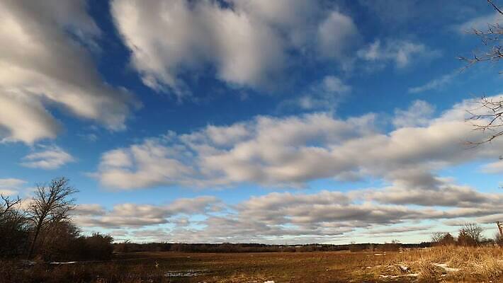 구름 계절 캐나다 겨울 밭 농업 모션 자연 하늘 날씨 풍경 초원 사람없음 야외 파란색 농장 농경지 환경 흙 추위 시골 땅 먼지 평야 세련 4K 타임랩스 MP4 해외동영상 클립영상 자연요소 산업 컬러 북아메리카 촬영기법 생태계 동영상 파일형식