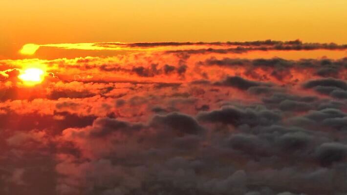 컬러 여행 오렌지 교통시설 자연 하늘 비행기 안테나 사람없음 빨간색 컬러풀 태양 평화 환경 황혼 일몰 비행 분위기 야간 주식 고도 항공 상업 격려 층 동영상 정의 HD 화면전환 MP4 해외동영상 클립영상 자연요소 감정 교통 컨셉 과일 통신 항공교통 모션 대중교통 금융 노을 시설 생태계 파일형식
