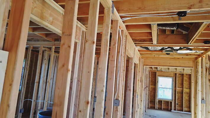 외관 산업 벽 캐나다 건축양식 지붕 새로움 아파트 주택 프레임 건설업 사람없음 내부 건물 목재 빛 미국 건설현장 수리 널 아래 뼈대 잡동사니 복원 설치 수목 합판 4K MOV 해외동영상 클립영상 나무 건축물 건축 컨셉 북아메리카 재료 방향 위치 동영상 파일형식