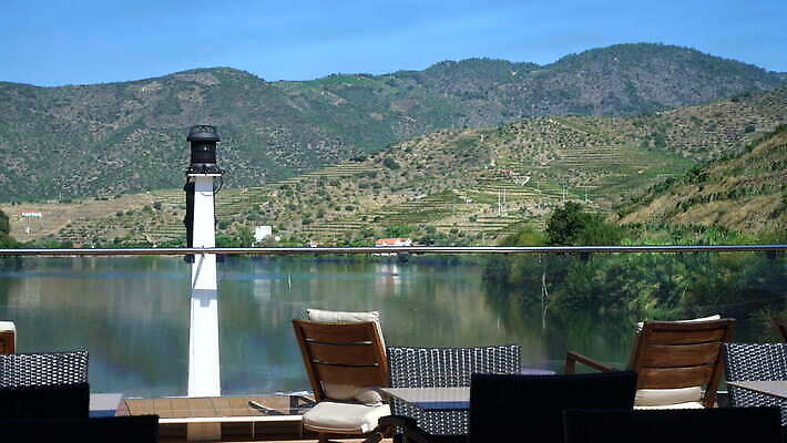 유럽 여행 농업 자연 사람없음 야외 초록색 강 농장 계곡 시골 크루즈 포르투갈 언덕 포도밭 포도나무 계단식 도루강 양조장 4K MOV 해외동영상 클립영상 나라 산업 컬러 밭 배_교통 과일나무 생태계 동영상 파일형식