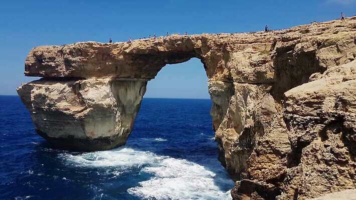 유럽 바다 섬 여행 하늘색 창문 자연 하늘 휴가 사람없음 물 파란색 항구 도시 만 지중해 아치 포트 내추럴 다도해 랜드마크 몰타섬 석회암 수도권 지질학 터키석 4K MP4 해외동영상 클립영상 자연요소 교육 나라 컬러 교통시설 암석 보석 생태계 지역 몰타 동영상 파일형식