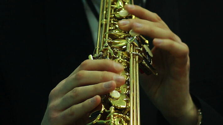 직업 손 줄 악기 음악 놀이 바람 뿔 실내 미술 취미 사람없음 금속 축제 소리 콘서트 장비 기구 클래식 낙서 색소폰 스케치 바이올린 드럼 예술가 오디오 트럼펫 튜브 재즈 오케스트라 교향곡 놋쇠 멜로디 뮤지컬 플레이어 MOV 해외동영상 클립영상 자연요소 컨셉 재질 현악기 날씨 문화예술 타악기 내부 신체부위 전자제품 공연 악단 목관악기 금관악기 동영상 파일형식