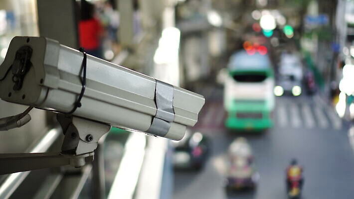 산업 도로 백그라운드 비즈니스 교통시설 모션 거리 경비 안전 사람없음 건물 태양 카메라 모니터 장비 관찰 도시 수비 범죄 재산 보호 비밀 만족 보안 전자 법 감시 시스템 규칙 일반 동영상 캠코더 사생활 스파이 제어 침범 4K MOV 해외동영상 클립영상 자연요소 건축물 감정 길 교통 컨셉 금융 전자제품 컴퓨터 시설 파일형식