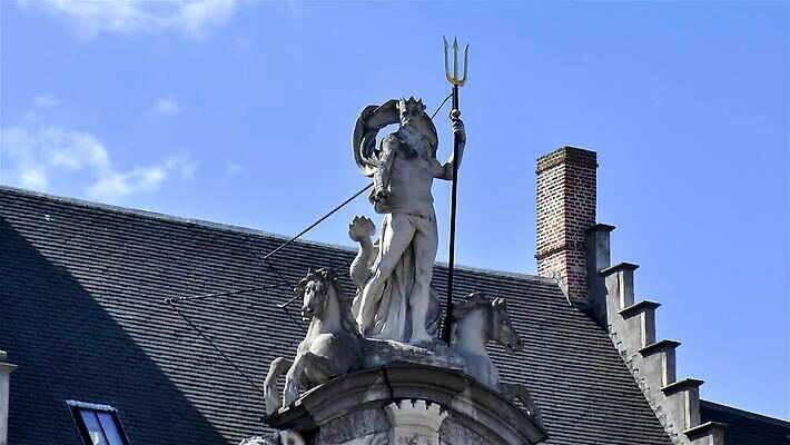 바다 조각 사람없음 조각상 중세 돌고래 정사각형 벨기에 신화 해마 해왕성 MP4 해외동영상 클립영상 도형 포유류 조형물 바다동물 수중동물 행성 역사 동영상 서유럽 파일형식