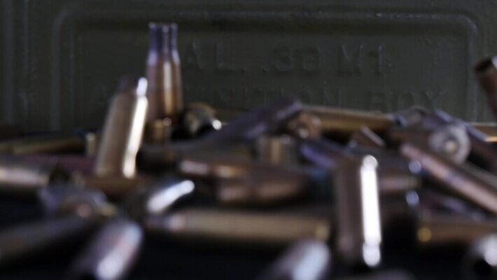 무기 백그라운드 공 안내 사람없음 금속 총 껍질 원형 폭력 그룹 위험 군용 전쟁 사냥 슛 육군 총알 놋쇠 총포 4K MP4 해외동영상 클립영상 도형 컨셉 재질 군대 사회이슈 동영상 파일형식