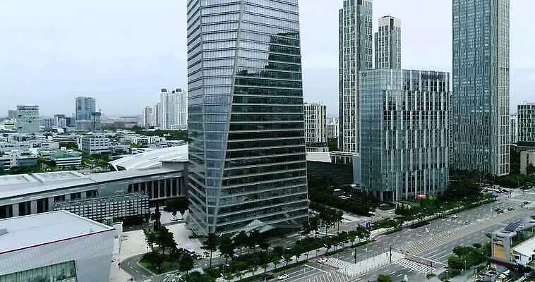 외관 여행 비즈니스 건축양식 하늘 지붕 미래 거리 아파트 안테나 풍경 사람없음 야외 건물 금융 도시풍경 반사 탑 고층빌딩 도시 도심 큼 장면 스카이라인 맨해튼 드론 랜드마크 제국 조감도 4K MOV 해외동영상 클립영상 건축물 건축 컨셉 통신 주택 빌딩 경제 크기 뉴욕 동영상 파일형식