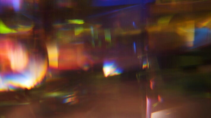 백그라운드 무지개 모션 추상 사람없음 컬러풀 뷰티 고급 닫기 매끈함 크리스탈 보석 수집 큐브 질감 보케 에메랄드 다이아몬드 스테인드글라스 깨짐 루비 사파이어 스펙트럼 프리즘 4K MOV 해외동영상 클립영상 자연요소 컬러 컨셉 무늬 유리 감각 광석 동영상 광학기기 파일형식