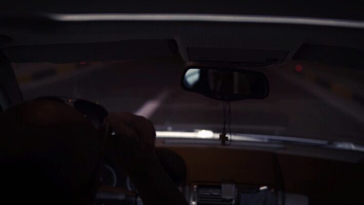 라이프스타일 남자 도로 여행 백그라운드 이동 오렌지 교통시설 자동차 자연 실내 사람없음 내부 운전 바퀴 고속도로 운전사 보행로 터널 승차 소프트포커스 아스팔트 속도 시작 모터 라이더 블러 자동 제어 4K MP4 해외동영상 클립영상 레이스천 직업 길 육상교통 교통 컨셉 과일 모션 촬영기법 사람 생활 직물 시설 생태계 동영상 파일형식