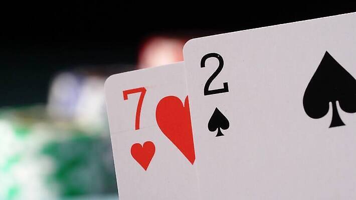 손 스포츠 백그라운드 돈 2 놀이 탁자 성공 사람없음 초록색 쌓기 경쟁 게임 잡기 우승 쌍 신용카드 행운 재산 도박 위험 심볼 카지노 클럽 기회 딜러 포커 보여주기 중독 라스베가스 에이스 잭팟 텍사스 플레이어 필승 4K MOV 해외동영상 클립영상 컬러 가구 컨셉 모션 신체부위 금융 미국 최고 트럼프 동영상 파일형식