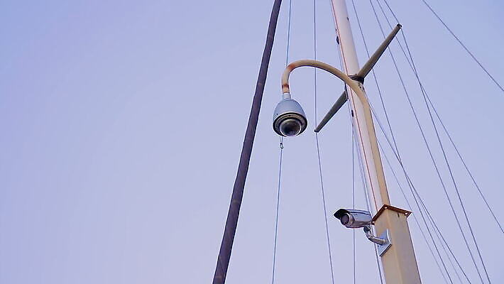 외관 응시 로우앵글 모션 거리 경비 안전 사람없음 야외 카메라 관찰 도시 범죄 재산 경찰 보호 위험 보안 전자 감시 시스템 봉 일반 동영상 캠코더 사생활 스파이 이스라엘 탐지 국경 MOV 해외동영상 클립영상 직업 시선 뷰포인트 컨셉 금융 전자제품 서아시아 파일형식