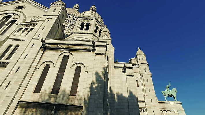 유럽 기독교 종교 문화 여행 십자가 건축양식 하늘 휴가 사람없음 건물 파란색 빛 성당 교회 계단 프랑스 흰색 하트 도시 사찰 역사 심볼 천연기념물 프랑스어 랜드마크 바실리카 수도권 숭배 파리(프랑스) 4K MOV 해외동영상 클립영상 모양 문자 건축물 건축 나라 컬러 종교건축 지역 동영상 파일형식