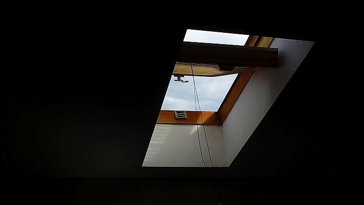 디자인 외관 산업 백그라운드 건축양식 창문 유리 하늘 지붕 아파트 주택 프레임 실내 한명 내부 건물 목재 빛 햇빛 방 도시 오픈 재산 천장 천창 스타일 MOV 해외동영상 클립영상 나무 1 건축물 건축 재료 재질 사람 금융 태양 동영상 파일형식