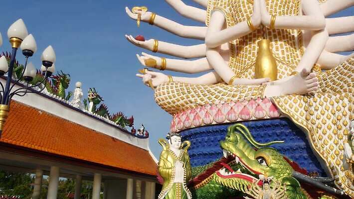 전통 외관 아시아 종교 문화 무기 조각 여행 백그라운드 불교 건축양식 태국 하늘 미술 사람없음 야외 건물 장식 가로 여름 조각상 화목 전원 사찰 재산 심볼 명상 사인 신성 랜드마크 보호구역 사당 숭배 옛날 스타일 4K MP4 해외동영상 클립영상 건축물 계절 건축 나라 컨셉 종교건축 문화예술 금융 조형물 전기에너지 동영상 구역 파일형식