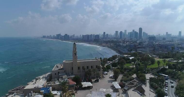 기독교 종교 바다 중동 건축양식 하늘 안테나 파노라마 풍경 사람없음 건물 여름 파란색 교회 탑 도시 만 중세 역사 이슬람교 지중해 포트 타운 유대인 동쪽 스카이라인 랜드마크 숭배 옛날 이스라엘 4K MOV 해외동영상 클립영상 건축물 계절 건축 나라 컬러 통신 종교건축 촬영기법 방향 동영상 서아시아 파일형식