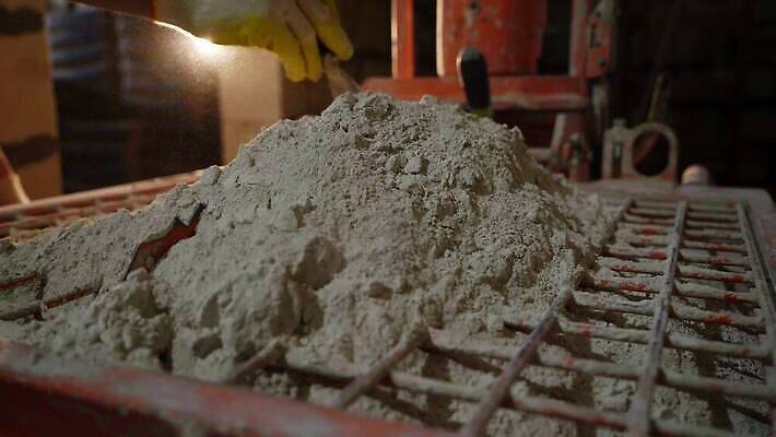 직업 산업 벽 표면 노동자 아파트 주택 돌담 사람없음 내부 건물 기계 방 장비 덮개 재산 끝 수리 믹서 시멘트 스프레이 분무기 부활 펌프 개발 건축업자 계약자 마무리 미장 석고 섞기 자동 콘크리트 4K MOV 해외동영상 클립영상 건축물 건축 금융 담장 뚜껑 돌_바위 계약 동영상 파일형식