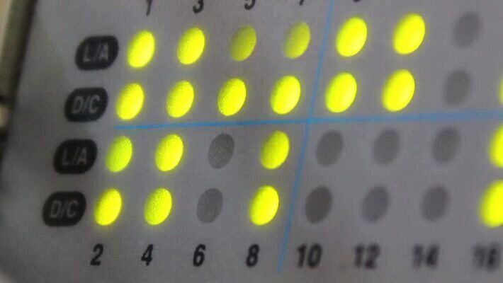 인터넷 통신 커뮤니케이션 사람없음 파란색 컴퓨터 모니터 자료 힘 네트워크 연결 속도 보안 본체 마디 방화벽 신발장 정보매체 지원 MOV 해외동영상 클립영상 컬러 안전 전자제품 동영상 파일형식