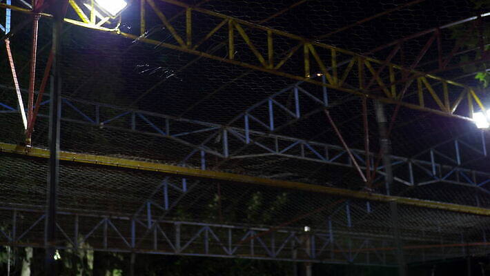 자동차 사람없음 금속 힘 놀이공원 운전 그물 승차 야간 저녁 지휘자 망사 범퍼 전압 공급 4K MOV 해외동영상 클립영상 자연요소 육상교통 모션 재질 음악가 테마파크 직물 동영상 파일형식