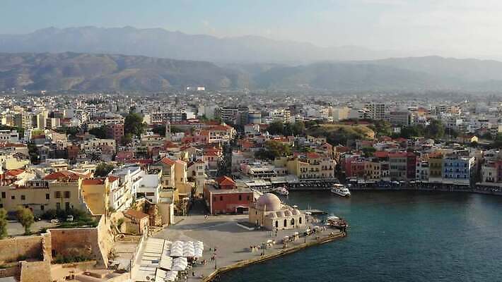 유럽 바다 섬 여행 건축양식 하늘 휴가 주택 등대 안테나 풍경 사람없음 건물 물 여름 파란색 도시풍경 항구 새벽 산책로 도시 만 지중해 그리스 모스크 베네치아 포트 타운 그리스인 드론 랜드마크 4K MOV 해외동영상 클립영상 자연요소 서양인 건축물 계절 건축 나라 길 컬러 통신 교통시설 이탈리아 이슬람교 동영상 파일형식