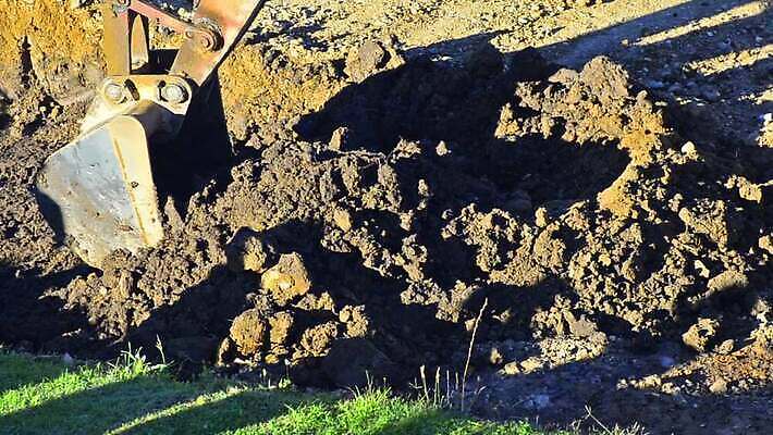 산업 여행 비즈니스 자연 사람없음 쌓기 기계 장비 건설현장 작업 불도저 국자 먼지 흙더미 로딩 MOV 해외동영상 클립영상 모션 주방용품 건설업 흙 중장비 생태계 동영상 파일형식 더미