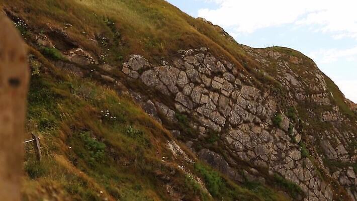 모자 유럽 선 바다 섬 여행 백그라운드 자연 하늘 휴가 영국 잉글랜드 파노라마 사람 풍경 사람없음 야외 초록색 물 도시풍경 항구 역사 언덕 장면 지역 포트 동영상 랜드마크 수평선 MOV 해외동영상 클립영상 자연요소 잡화 나라 컬러 교통시설 촬영기법 도시 생태계 파일형식