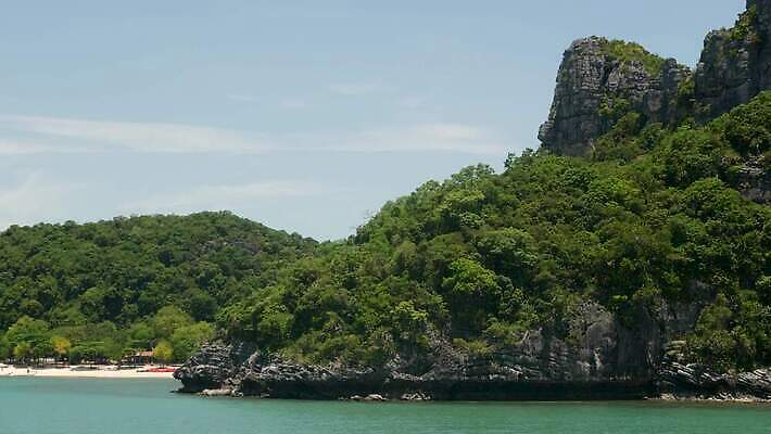 공원 아시아 바다 섬 여행 백그라운드 태국 휴가 열대 산 파노라마 풍경 사람없음 초록색 물 여름 파란색 여행객 맑음 놀람 전원 만 숲 열대우림 언덕 암초 석호 내추럴 가죽끈 이국적 전국 터키석 파라다이스 4K MP4 해외동영상 클립영상 자연요소 계절 공공시설 감정 나라 컬러 날씨 촬영기법 표정 사람 끈 전기에너지 가죽 보석 동영상 파일형식