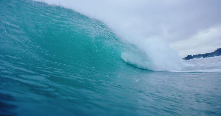 파도 자연 잉글랜드 사람없음 야외 물 파란색 물방울 액체 분무기 침몰 콘월 4K MOV 해외동영상 클립영상 자연요소 바다 컬러 영국 생태계 동영상 파일형식