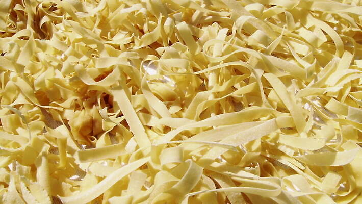 손 줄 음식 빵 탁자 주택 건조 파스타 건강 스파게티 사람없음 햇빛 노란색 이탈리아 면 업무 수프 자르기 시리얼 반죽 밀가루 라비올리 라자냐 마카로니 이스트 핸드메이드 토르텔리니 4K MOV 해외동영상 클립영상 유럽 컬러 가구 모션 서양음식 건물 신체부위 태양 작업 이탈리아음식 가루 동영상 파스타면 파일형식