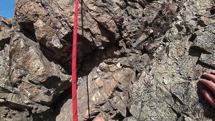 라이프스타일 손 옷 밧줄 스포츠 장갑 산 안전 사람 경사 성인 사람없음 야외 금속 등산 하이킹 장비 그룹 보호 8 위험 보안 오르기 매듭 암초 기어 보험 산악가 MP4 해외동영상 클립영상 잡화 줄 컨셉 모션 재질 레저 생활 신체부위 숫자 트래킹 동영상 파일형식