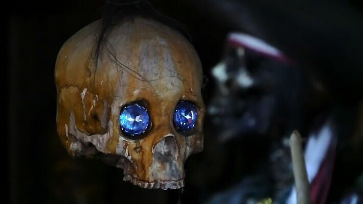 바다 백그라운드 컨셉 2 추상 뼈 골격 미술 사람 사람없음 머리 검은색 어둠 할로윈 수확 죽음 황금 칼 위험 무서움 심볼 묘사 생물학 공포 붕대 충격 해적 보물 그런지 불법복제 썩음 옛날 해골모형 호러 오싹 MOV 해외동영상 클립영상 교육 감정 컬러 무늬 농업 문화예술 신체부위 모형 도둑 동영상 파일형식