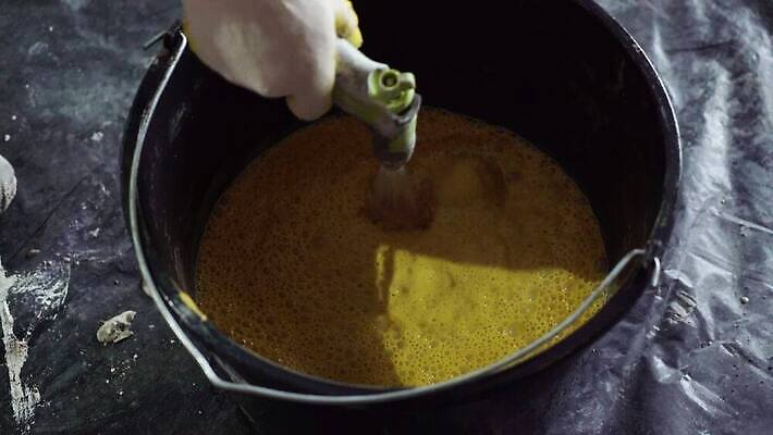 직업 산업 벽 표면 노동자 주택 실내 사람없음 내부 건물 인테리어 노란색 페인트 장비 젖음 공구 붓 업무 액체 수리 혼합 천 양동이 묘사 서비스 그림 시멘트 롤러 화가 건축업자 계약자 마무리 마지막 복원 섞기 업그레이드 콘크리트 신청 4K MOV 해외동영상 클립영상 건축물 디자인 건축 컬러 도구 직물 작업 계약 동영상 파일형식