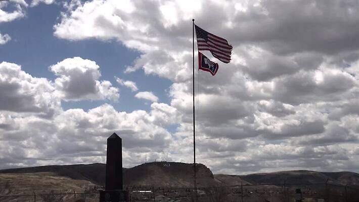 배너 물결 백그라운드 바람 사람없음 파란색 미국 자유 깃발 실크 심볼 사인 애국심 와이오밍 전국 4K MP4 해외동영상 클립영상 자연요소 컬러 컨셉 북아메리카 날씨 직물 동영상 파일형식