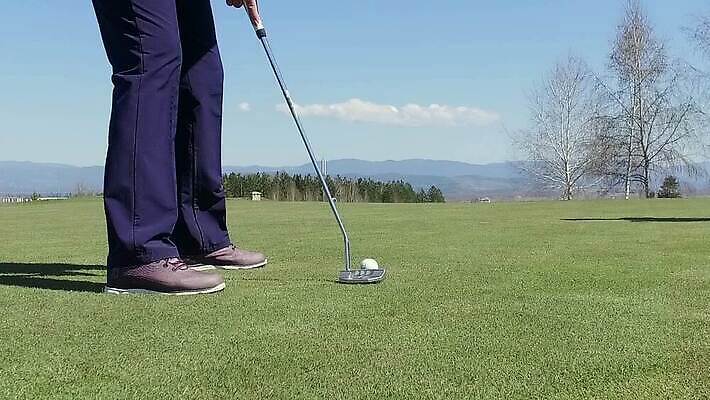 라이프스타일 노년 스포츠 골프 공 모션 발 놀이 휴식 서기 사람 취미 야외 컵 초록색 운동 우주 어둠 일몰 공백 장비 게임 흰색 시간 오픈 구멍 골퍼 강의 오브젝트 클럽 기어 골프티 넣기 무료 토너먼트 플레이어 비어있는 MP4 해외동영상 슬로모션 클립영상 식기 컬러 컨셉 운동선수 골프용품 촬영기법 건강 성인 생활 신체부위 구기 노을 동영상 파일형식