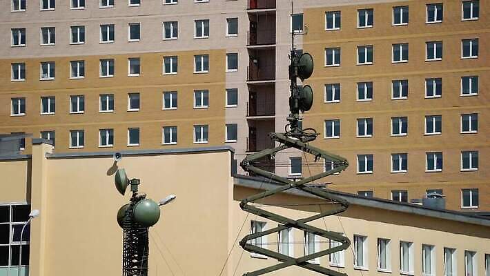 산업 파도 통신 모바일 세포 안테나 사람없음 우주 탑 힘 장비 인공위성 과학기술 네트워크 방어 전자레인지 역 보호 연결 접속 미사일 무선전화기 전화기 수화기 라디오 군용 신호 러시아 방송 전염 감시 시스템 육군 봉 짐차 병정 전송 러시아인 레이더 셀룰러 MOV 해외동영상 클립영상 서양인 건축물 유럽 바다 컨셉 교통시설 자동차 군대 기술 어류 전자제품 가전제품 레인지 질병 감염 동영상 파일형식