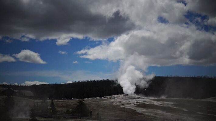 구름 여행 북아메리카 자연 하늘 휴가 파노라마 국립공원 풍경 사람없음 물 세계 여행객 미국 봄 에너지 액체 재산 수증기 숲 폭발 땅 언덕 내추럴 와이오밍 지열 4K MP4 해외동영상 클립영상 자연요소 계절 공원 촬영기법 아메리카 사람 금융 생태계 동영상 파일형식