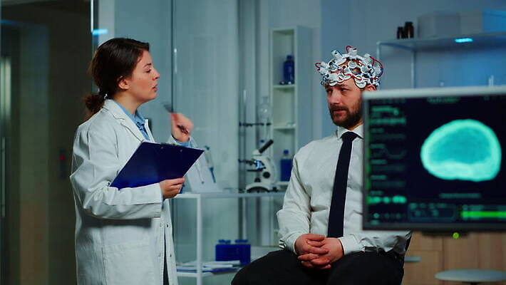 과학 건강 병원 실험 스터디 컴퓨터 약 머리 스크린 헤드폰 기계 장비 환자 의사 정보 마음 진화 실험실 질병 연구원 질문 과학자 분석 뇌 시설 하이테크 조절 개발 서류판 스캐너 4K MOV 해외동영상 클립영상 직업 음향기기 컨셉 의학 기술 신체부위 전자제품 학습 사무용품 의료진 소방 동영상 학자 파일형식