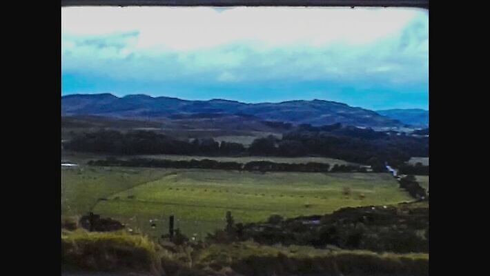 외관 유럽 바다 여행 영국 잉글랜드 산 사람없음 야외 건물 물 걷기 일몰 절벽 수확 골동품 거친 역사 클래식 필름 영화 향수 문서 복고 영사기 동영상 산악지대 구식 보관소 아마추어 옛날 컴브리아주 스코틀랜드 4K MOV 해외동영상 클립영상 자연요소 건축물 나라 컨셉 농업 모션 문화예술 노을 화장품 저장 파일형식