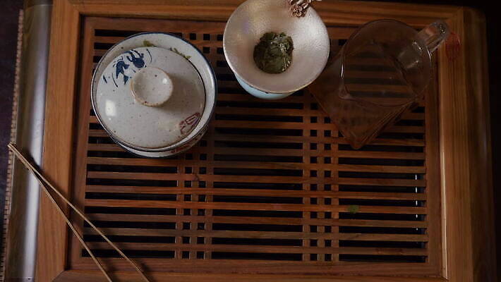 전통 라이프스타일 아시아 문화 음료 백그라운드 컨셉 휴식 건강 관리 동양인 사람없음 목재 초록색 우주 일본 중국 마시기 신선 뜨거움 도자기 사발 맛 아침식사 냄비 찻잔 녹차 허브 준비 유기농 아로마 향 내추럴 우롱차 맛있는 4K MOV 해외동영상 클립영상 나무 식물 웰빙 나라 컬러 재료 모션 잔 인종 생활 차_음료 식사 사기그릇 솥 동영상 파일형식