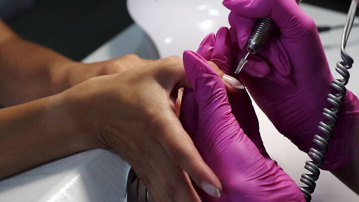 직업 손 여자 장갑 손가락 모션 사람 유행 상점 기계 화장품 공구 붓 업무 못 손톱관리 손톱 미용사 고객 피부 서비스 만들기 먼지 광택 느림 주인 순서 삭제 돌봄 방법 하드웨어 아크릴 4K MOV 해외동영상 클립영상 잡화 재질 신체부위 컴퓨터 뷰티 도구 작업 네일아트 동영상 파일형식