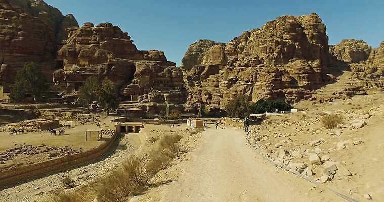 별 지구 여행 산 건조 파노라마 풍경 사람없음 야외 빨간색 골짜기 계곡 일몰 흙 행성 사막 바위 황무지 중앙 땅 모래언덕 그림 지역 아라비아 동쪽 낭비 내추럴 땅바닥 생태학 요르단 지리 지질학 화성 4K MP4 해외동영상 클립영상 자연요소 교육 컬러 컨셉 중동 자연 바닥 촬영기법 우주 노을 돌_바위 방향 언덕 동영상 파일형식