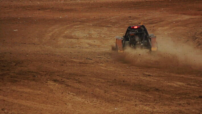 도로 스포츠 포즈 이동 십자가 자국 자동차 사람없음 컵 힘 경쟁 운전 게임 레이싱 바퀴 운전사 속도 스포츠카 먼지 유모차 지역 엔진 기어 모터 땅바닥 레이서 방법 비포장도로 선로 승자 오프로드 자동 집회 챔피언 MOV 해외동영상 클립영상 레이스천 직업 식기 길 육상교통 컨셉 교통시설 모션 놀이 바닥 시합 아기용품 직물 동영상 파일형식