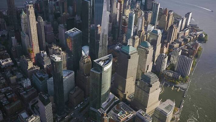 건축양식 안테나 사람없음 건물 도시풍경 맑음 고층빌딩 미국 도시 도심 뉴욕 지역 스카이라인 갸우뚱 맨해튼 이웃 항공촬영 조감도 틸트업 설정숏 MOV 해외동영상 클립영상 건축물 건축 뷰포인트 북아메리카 통신 모션 날씨 촬영기법 풍경 빌딩 동영상 파일형식
