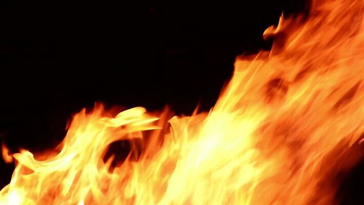 백그라운드 오렌지 모션 벽지 불꽃 따뜻함 사람없음 빨간색 빛 노란색 검은색 어둠 에너지 뜨거움 고리 닫기 위험 모닥불 바비큐 묘사 벽난로 질감 매움 화재 엘리먼트 점화 지옥 화상 HD MOV 해외동영상 클립영상 음식 컬러 컨셉 과일 불 맛 상처 사건 동영상 파일형식