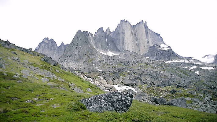 산 사람없음 야외 암석 그린란드 패닝샷 화강암 MOV 해외동영상 클립영상 섬 촬영기법 덴마크 돌_바위 동영상 파일형식