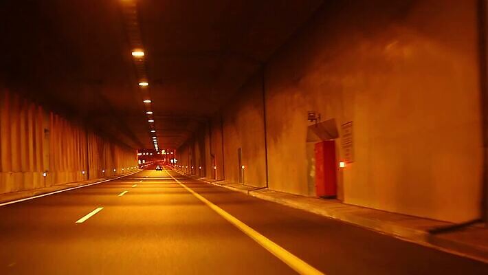 공공시설 산업 도로 선 여행 백그라운드 이동 교통시설 모션 자동차 추상 미래 거리 사람없음 빛 운전 기차 레이싱 도시 고속도로 터널 야간 속도 튜브 지하 방법 블러 HD MOV 해외동영상 클립영상 자연요소 길 육상교통 교통 컨셉 무늬 대중교통 시합 시설 동영상 파일형식