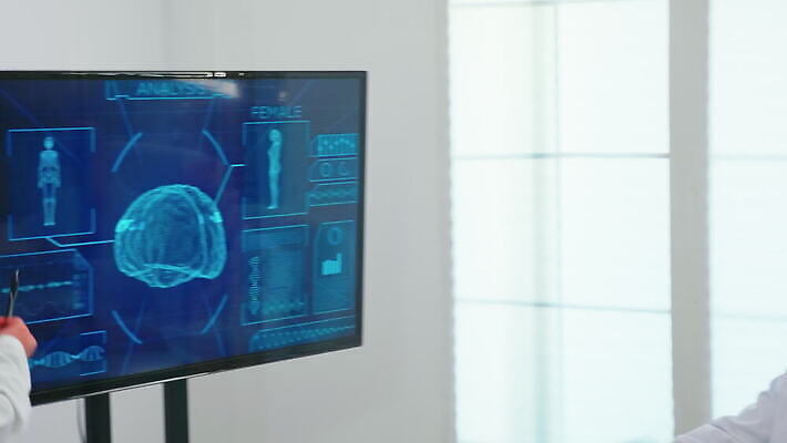 직업 과학 회의 직장 엑스레이 실내 건강 병원 대화 설명 앉기 치료 컴퓨터 사무실 약 모니터 방 간호사 의사 가리킴 타이핑 기록 작업 발표 책상 보여주기 서류판 브레인스토밍 4K MOV 해외동영상 클립영상 가구 회사 비즈니스 의학 모션 말하기 손짓 내부 전자제품 사무용품 의료진 동영상 파일형식