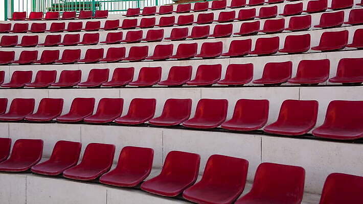 스포츠 의자 이벤트 사람없음 야외 빨간색 경기장 무대 플라스틱 극장 쇼 갸우뚱 일반 원형극장 줄서기 비어있는 MOV 해외동영상 클립영상 컬러 가구 스포츠시설 모션 재질 동영상 파일형식