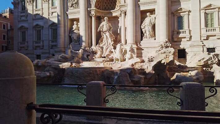 유럽 문화 조각 여행 건축양식 하늘 휴가 미술 사람없음 건물 물 파란색 도시풍경 조각상 여행객 이탈리아 바위 기둥 도시 역사 로마 분수 정사각형 광장 대리석 천연기념물 랜드마크 로마인 바로크 옛날 해왕성 코로나바이러스 4K 락다운 MOV 해외동영상 클립영상 자연요소 도형 건축물 건축 나라 컬러 재료 문화예술 사람 인종 풍경 조형물 행성 돌_바위 바이러스 동영상 파일형식